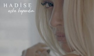 Скачать песню Hadise - Küçük Bir Yol